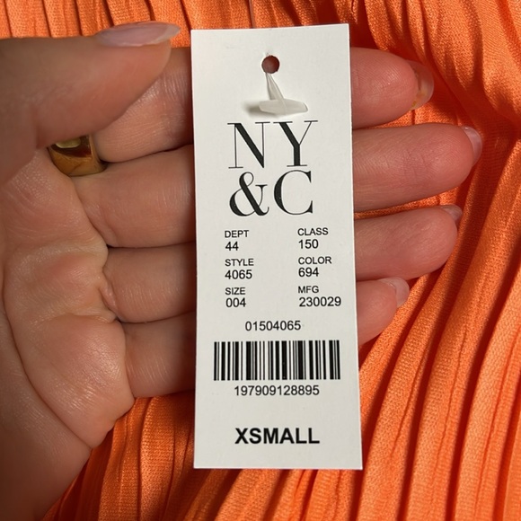 CLOSET CLEAR OUT: NWT NY & CO Orange Tie Front Top 🧡 - Picture 5 of 5